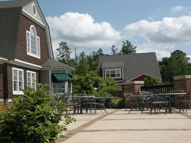 Building Photo - Summit #1012 - End Unit! - PRELEASING FOR AUGUST 2026!