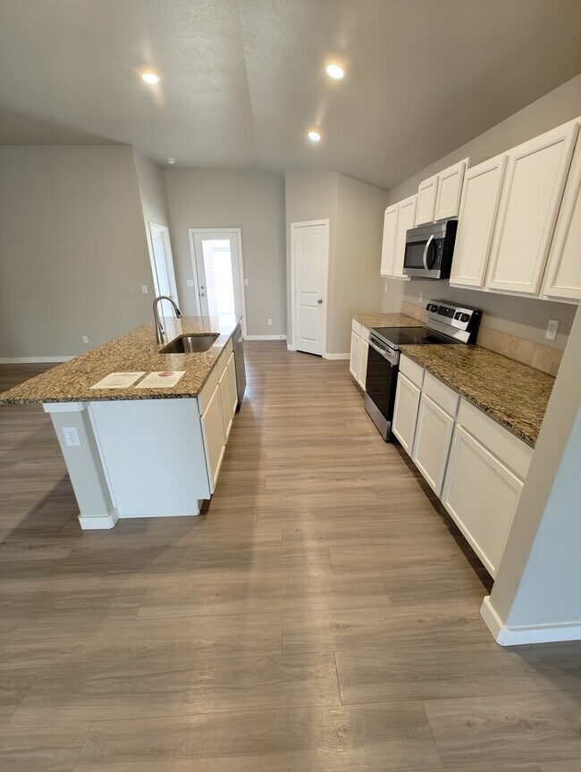 Building Photo - 3 bed 2 bath in Lone Star Trails!