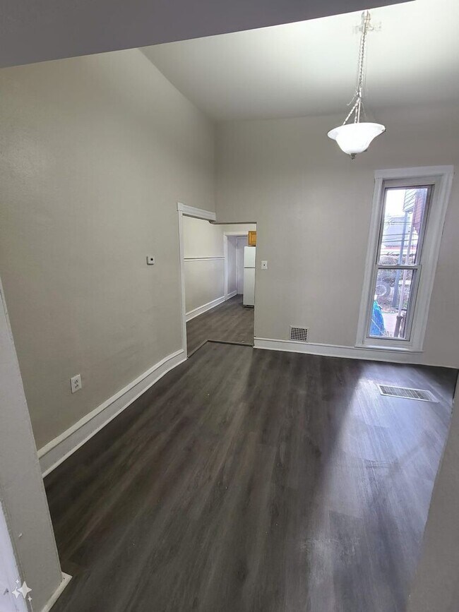Building Photo - Large Upgraded Home! - Half off first months rent
