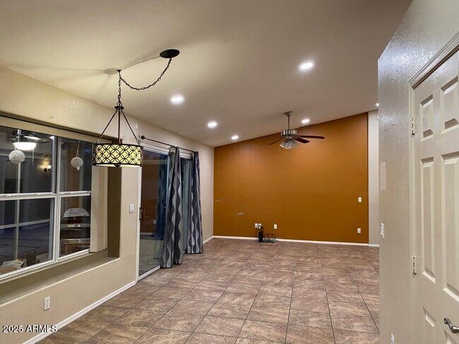 Building Photo - 870 N Madrid Ln
