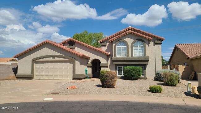 Building Photo - 1002 E Hearne Way