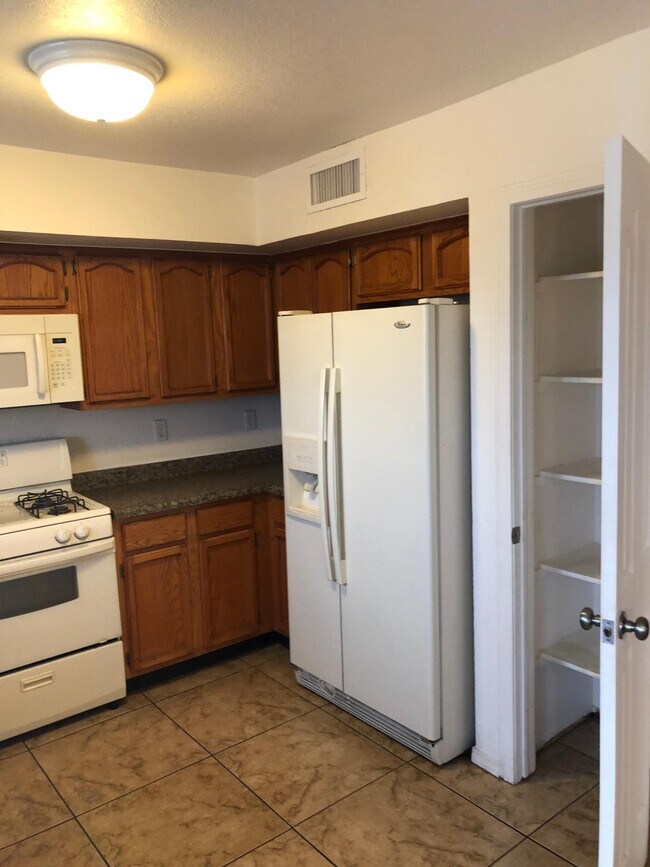 Building Photo - 14335 Island Point Dr