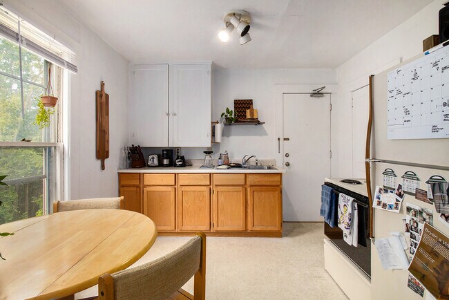 Building Photo - 407 N Ashley St