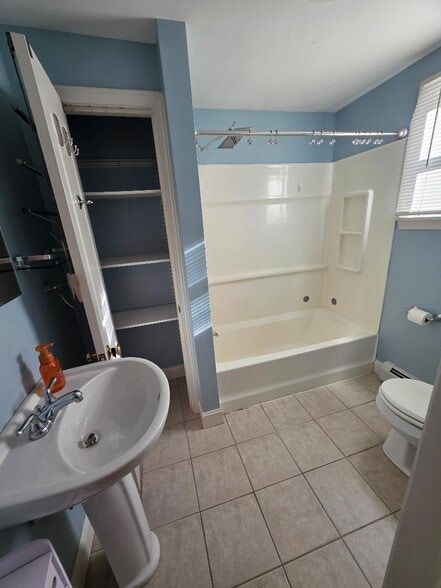 Building Photo - 1066 Bedford St