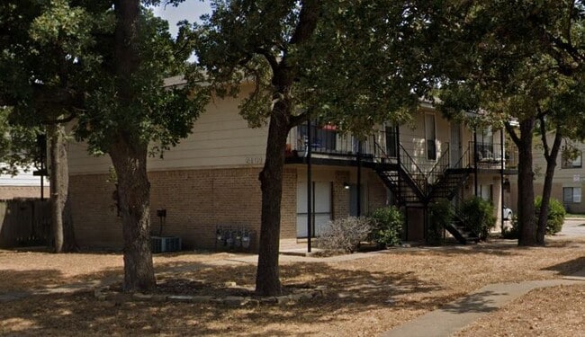 Building Photo - 2409 Pedernales Dr