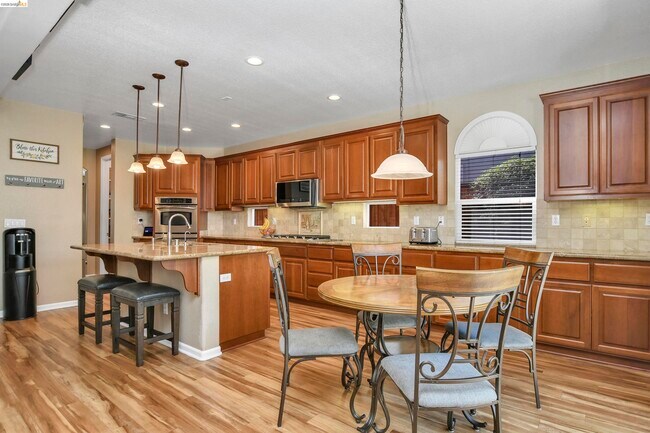 Building Photo - 5563 Arcadia Cir