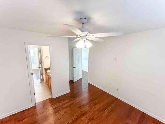 Building Photo - Fantastic 3 BR/2.5 BA Traditional on Full Unfinished Basement in Austell!