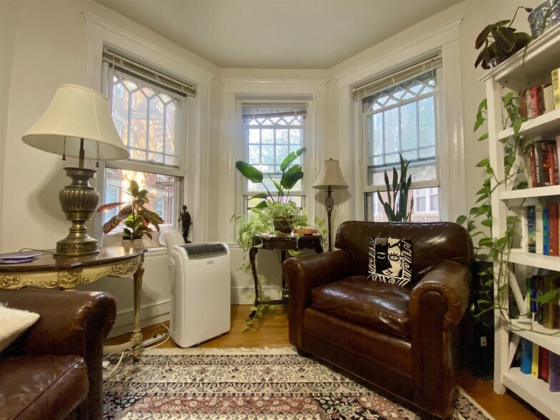 Building Photo - 335A Harvard St