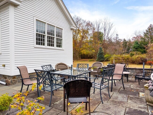 Building Photo - 138 School House Rd