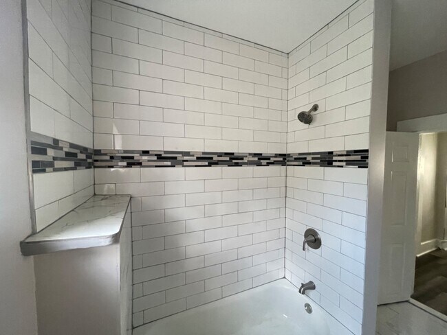 Building Photo - 1138 W 30th St