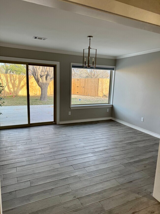 Building Photo - 3703 Montague Dr