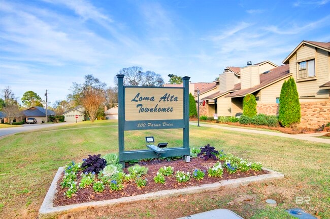 Building Photo - 200 Parma Dr