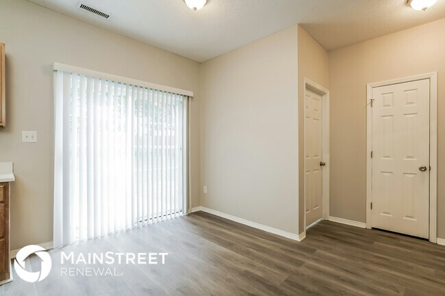 Building Photo - 4900 Heatherfield Way