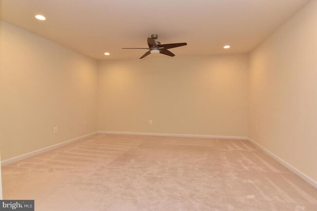 Building Photo - 20560 Charlotte Blvd