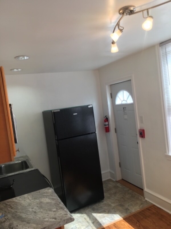 Building Photo - 1535 Sellers St