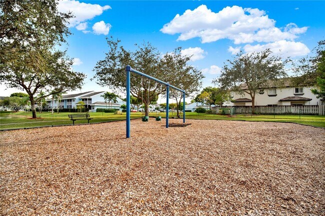 Building Photo - 2239 SE 23rd Ave