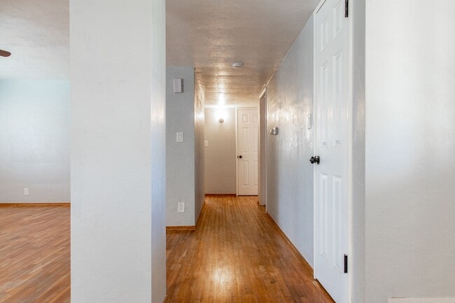Building Photo - 3 bedroom 2 bath renovated home with swimm...
