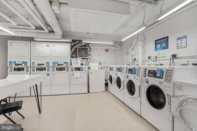 Building Photo - Welcome to this lovely and spacious fully remodeled 1 bedroom, 1 bath condo at The Cavendish
