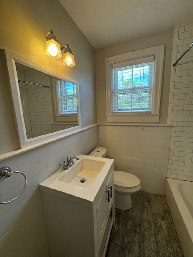 Building Photo - Oleander Court