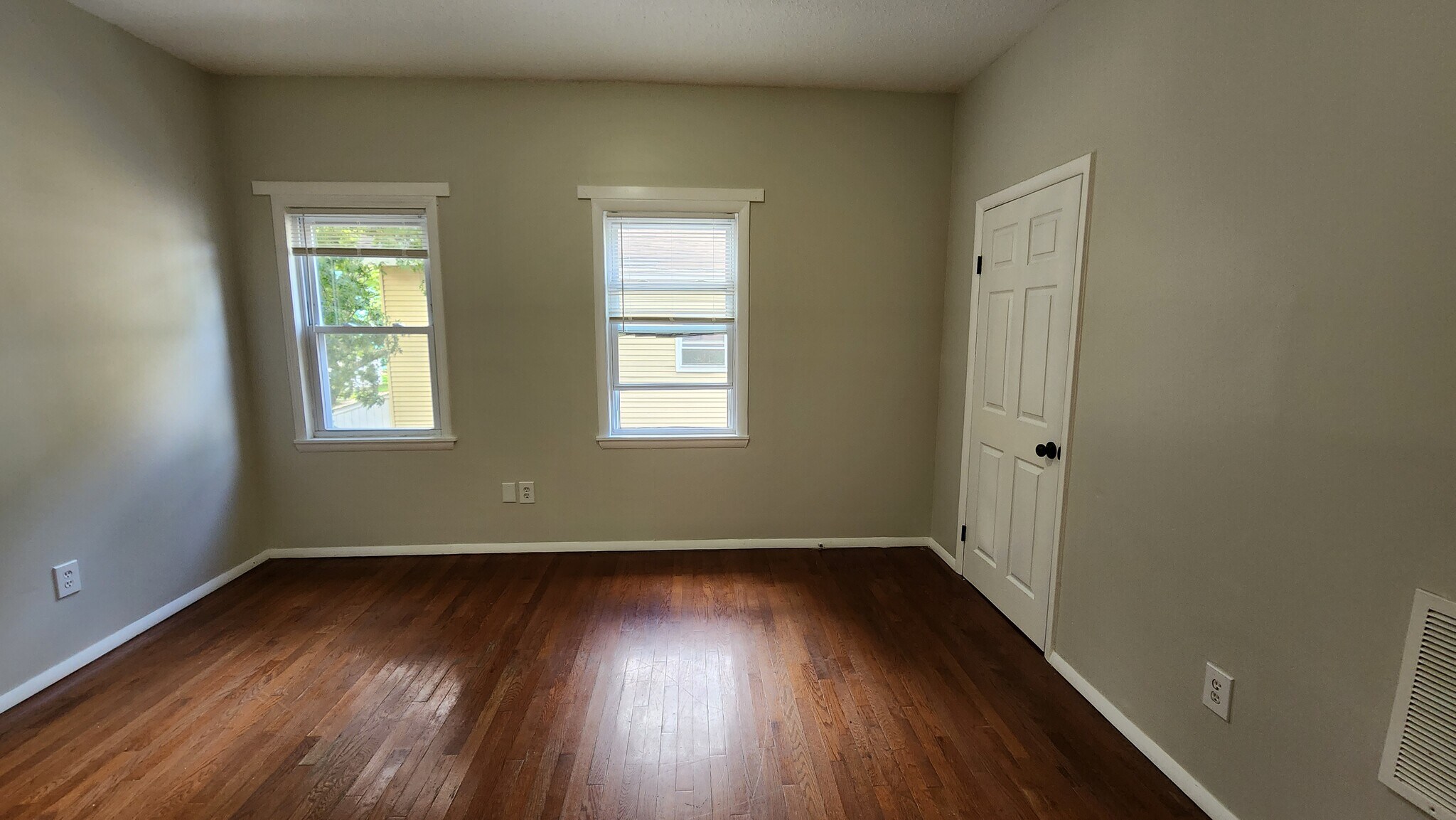 Building Photo - 235 Starr St