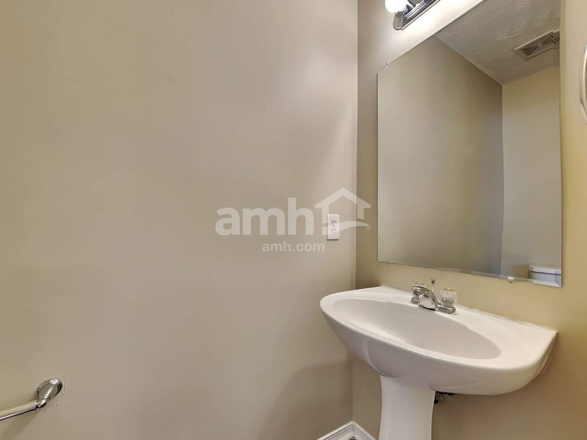 Building Photo - 1215 Lasalle Dr