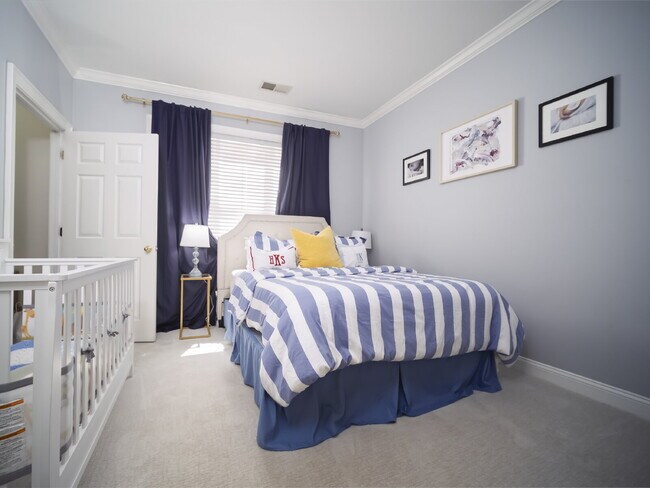 Building Photo - "Charming 3-Bedroom Condo with Cozy Fireplace - 1404 Sq Ft of Comfort in Prime NC Location!"