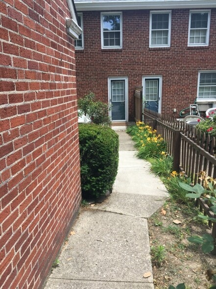 Building Photo - 3871 Beech St