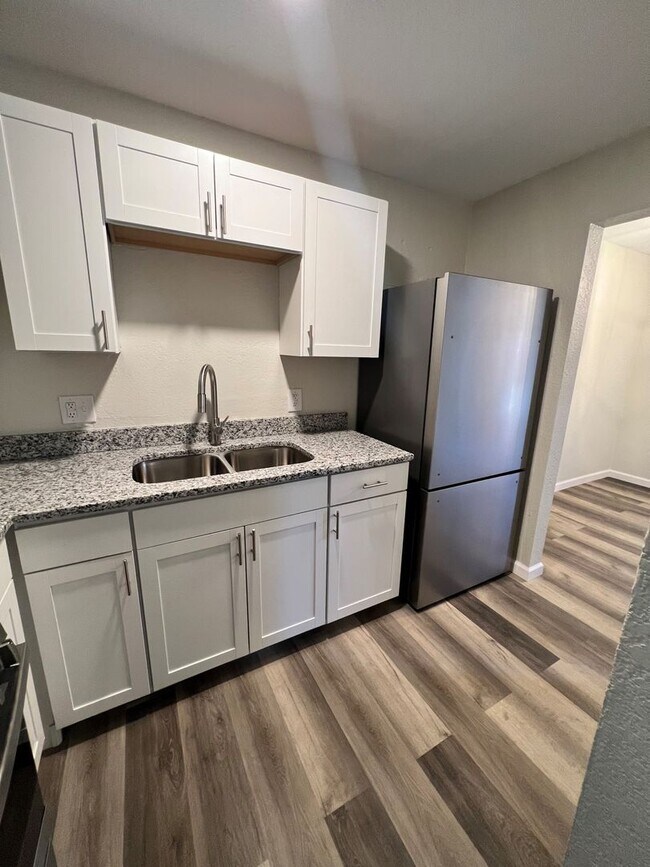 Building Photo - Fully Remodeled 1 Bedroom Condo in 55+ Community