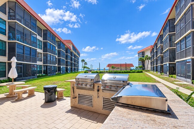 Building Photo - 17580 Gulf Blvd