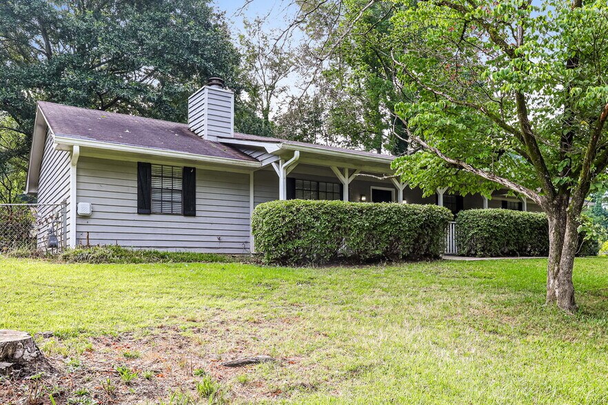 Building Photo - 4114 Red Laurel Way SW