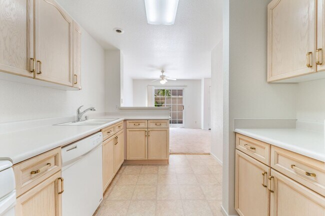 Building Photo - Northwest Townhome