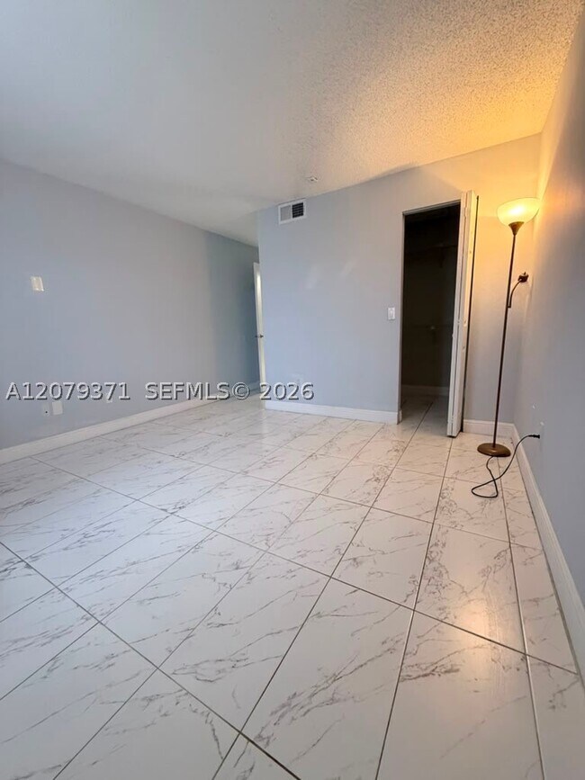 Building Photo - 1281 SW 46th Ave