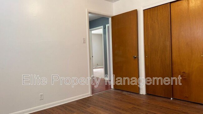 Building Photo - 612 Alpine Ave
