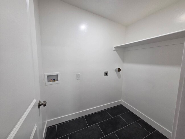 Building Photo - 152 N 200 W St