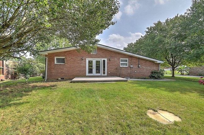 Building Photo - 1808 Sherwood Pl