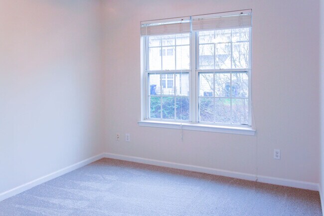 Building Photo - 2204 Valley Haven Dr