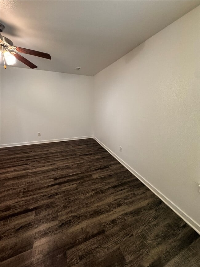 Building Photo - 321 Westbrook Ct