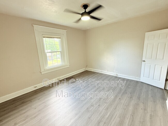 Building Photo - 997 S Willett St