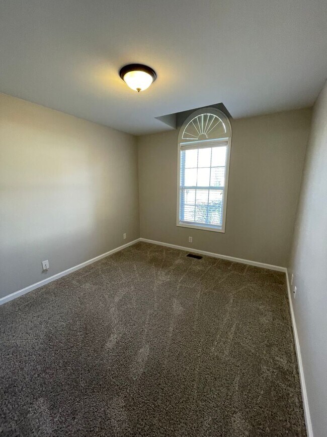 Building Photo - 122 Saddlecreek