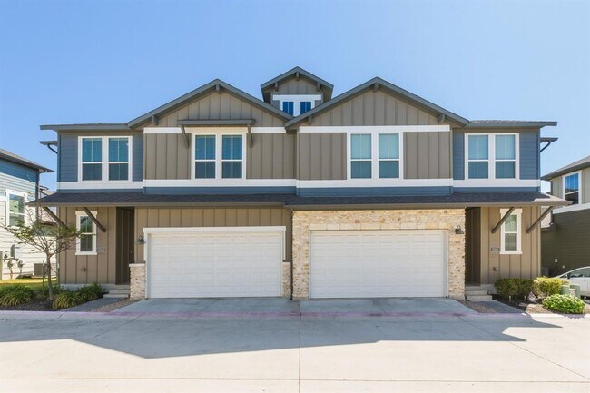 Building Photo - 1015 Vista View Dr