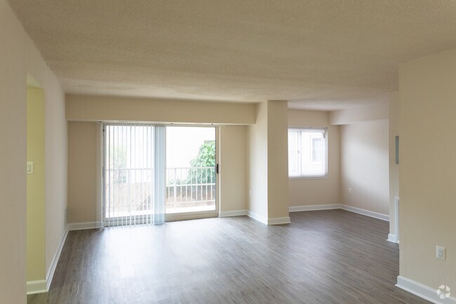 One Bedroom + Den - Metro 710