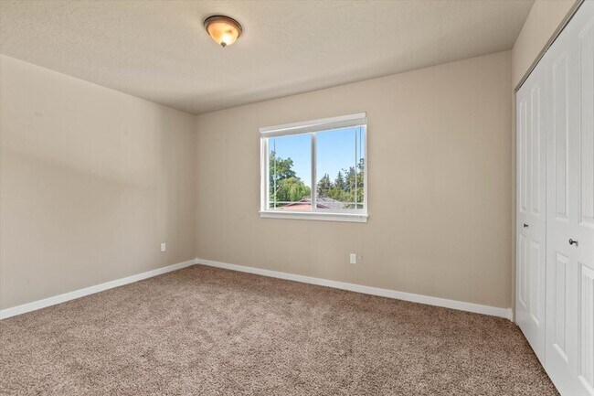 Building Photo - 1673 E Horsehaven Ave