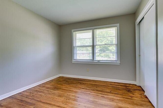 Building Photo - Awesome East Memphis Home
