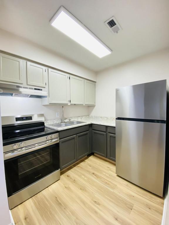 Building Photo - 431 Garden City Dr