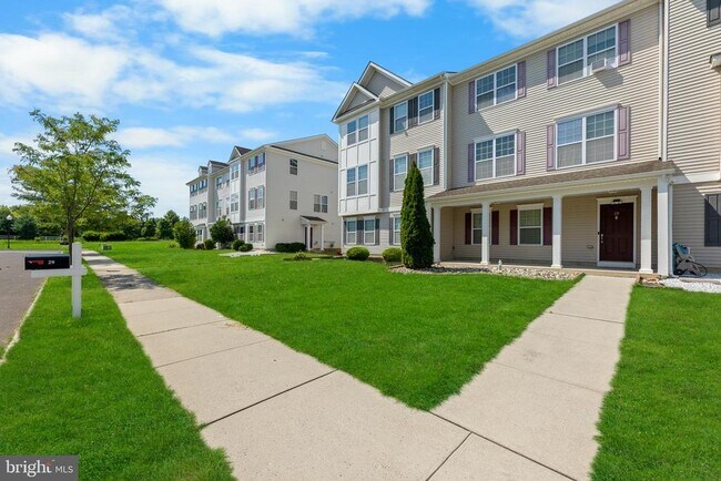 Building Photo - 29 Mountie Ln