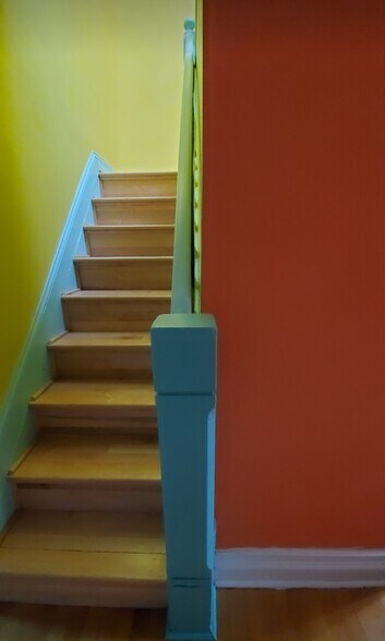 Stairs - 2539 N Howard St