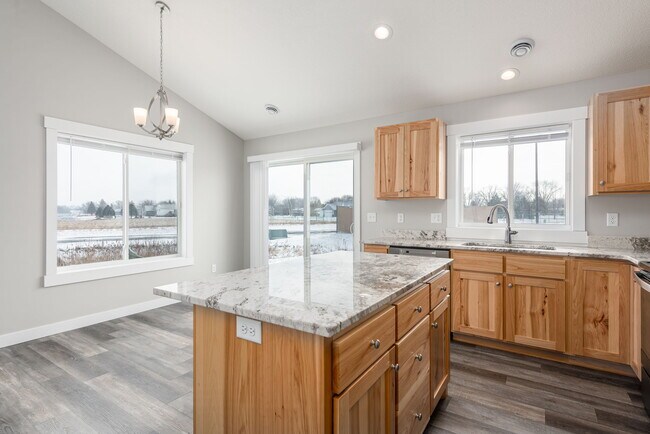 Building Photo - 102 7th Ave NW