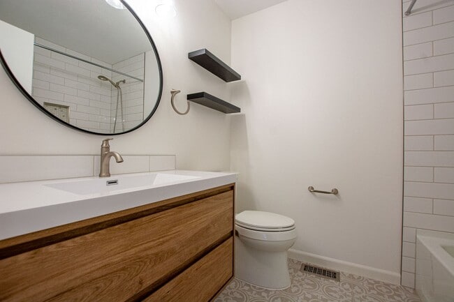 Building Photo - Super Cute 3 Bedroom / 2.5 Bath Home!