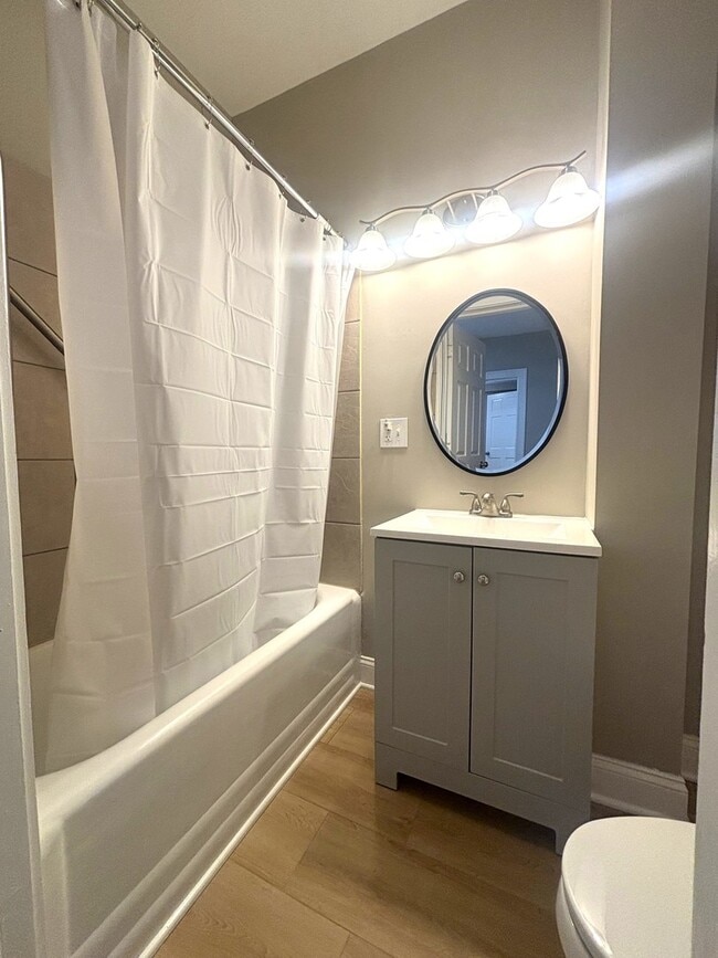 Building Photo - 756 Walnut Ave