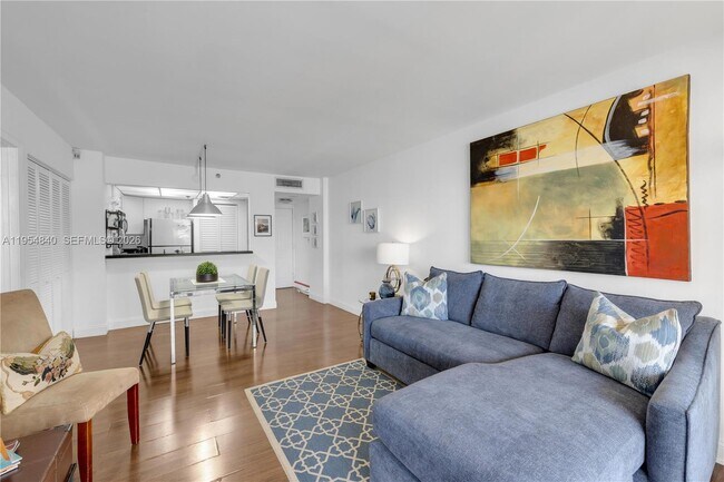 Building Photo - 540 Brickell Key Dr